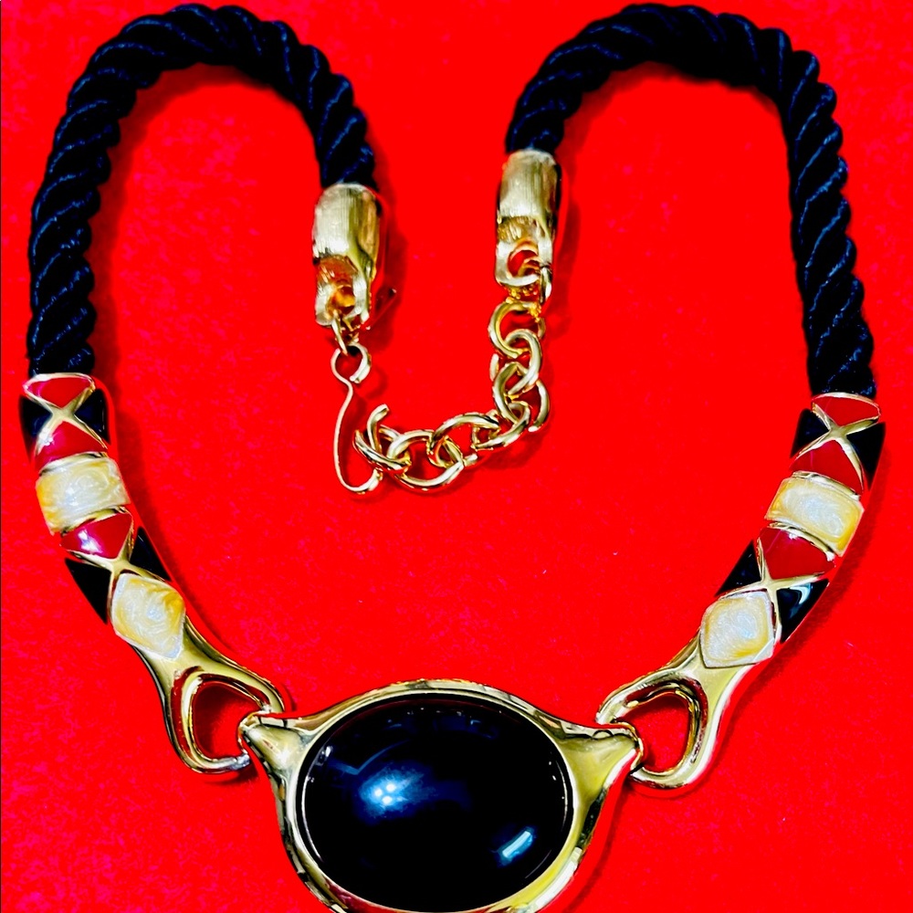 Vintage MONET Necklace.